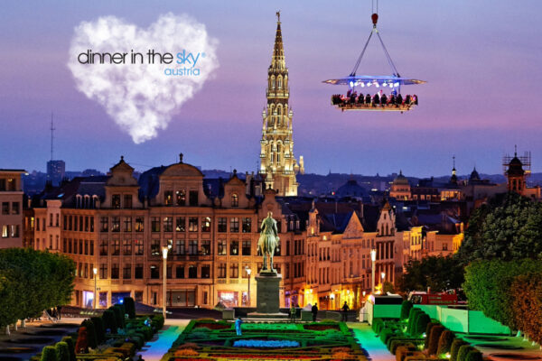 Guests enjoying a gourmet meal suspended high above Vienna with stunning city views